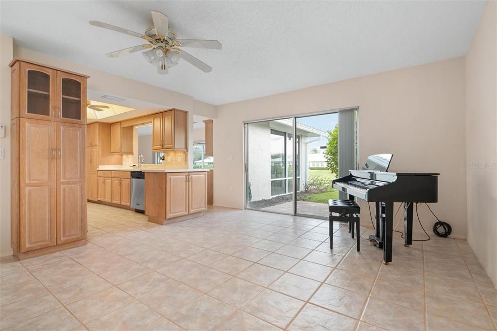 For Sale: $349,900 (2 beds, 2 baths, 1913 Square Feet)