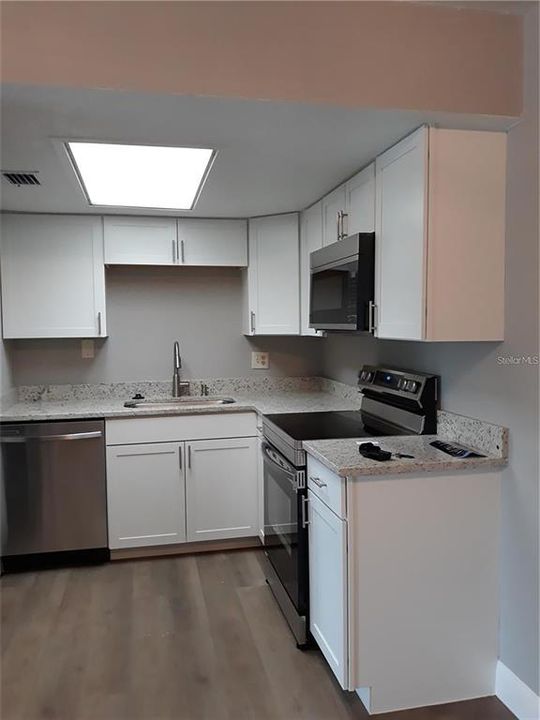 For Rent: $1,400 (2 beds, 1 baths, 826 Square Feet)