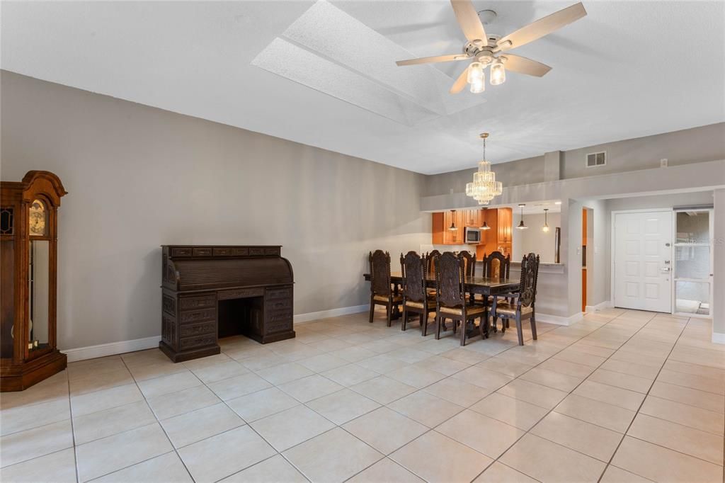 Vaulted ceilings, 2 skylights