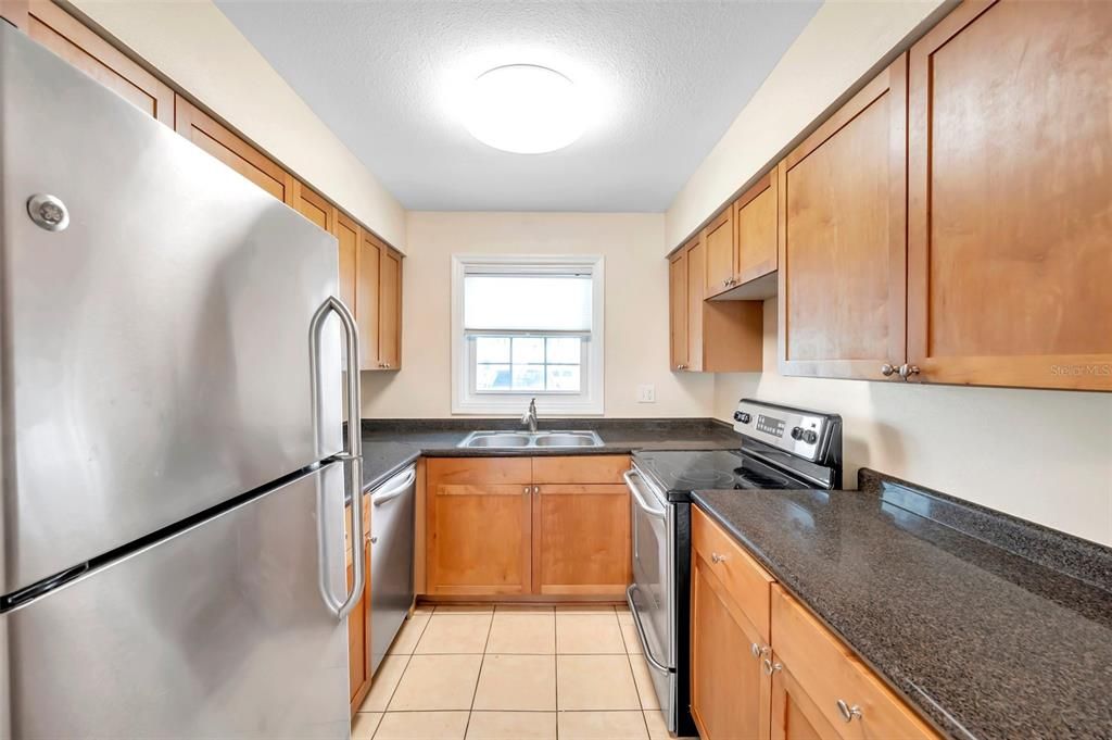 For Sale: $369,000 (2 beds, 2 baths, 1053 Square Feet)