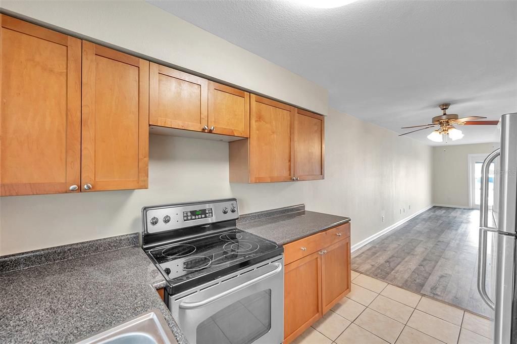 For Sale: $369,000 (2 beds, 2 baths, 1053 Square Feet)