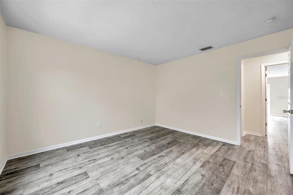 For Sale: $369,000 (2 beds, 2 baths, 1053 Square Feet)