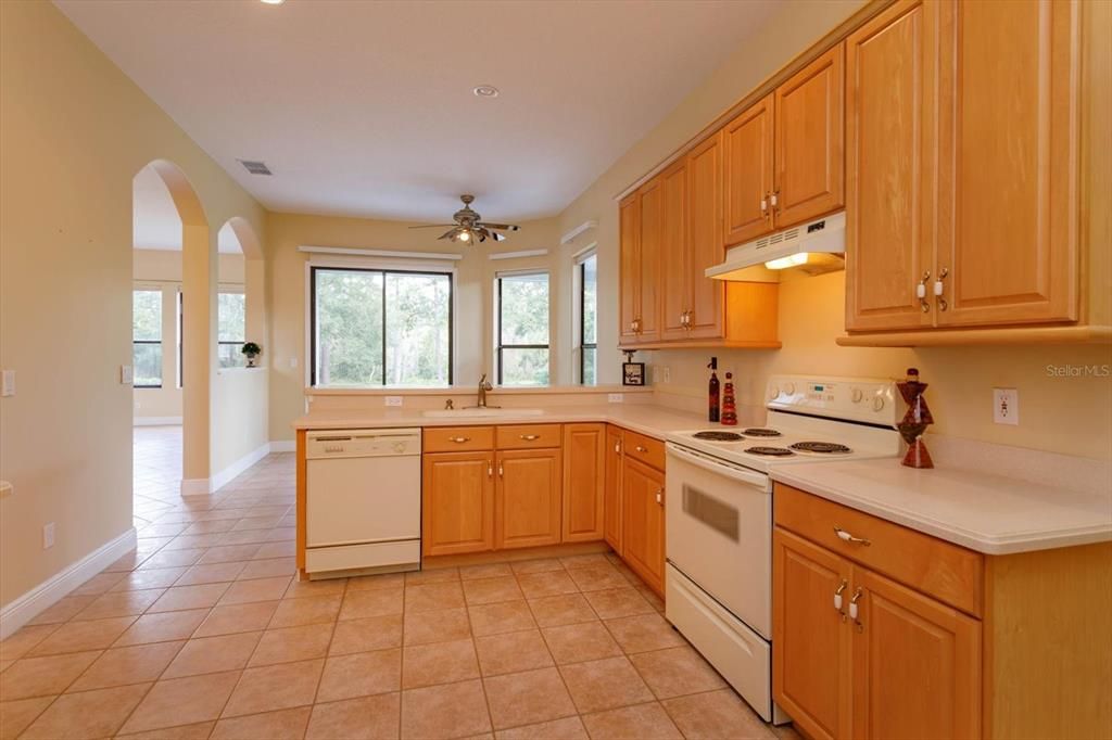 Light and bright kitchen