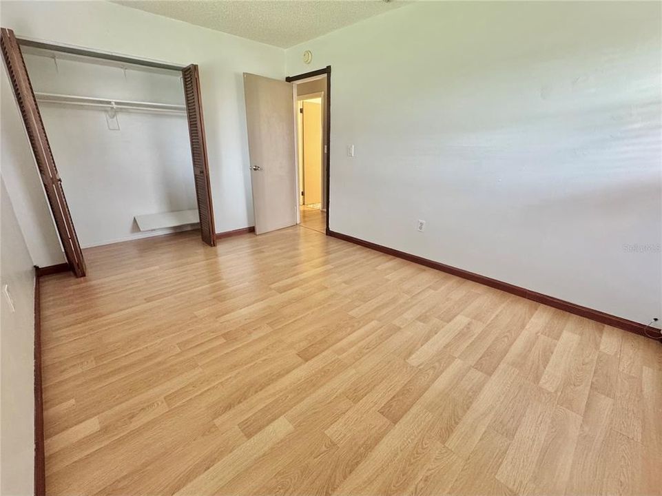 For Sale: $175,000 (2 beds, 1 baths, 912 Square Feet)