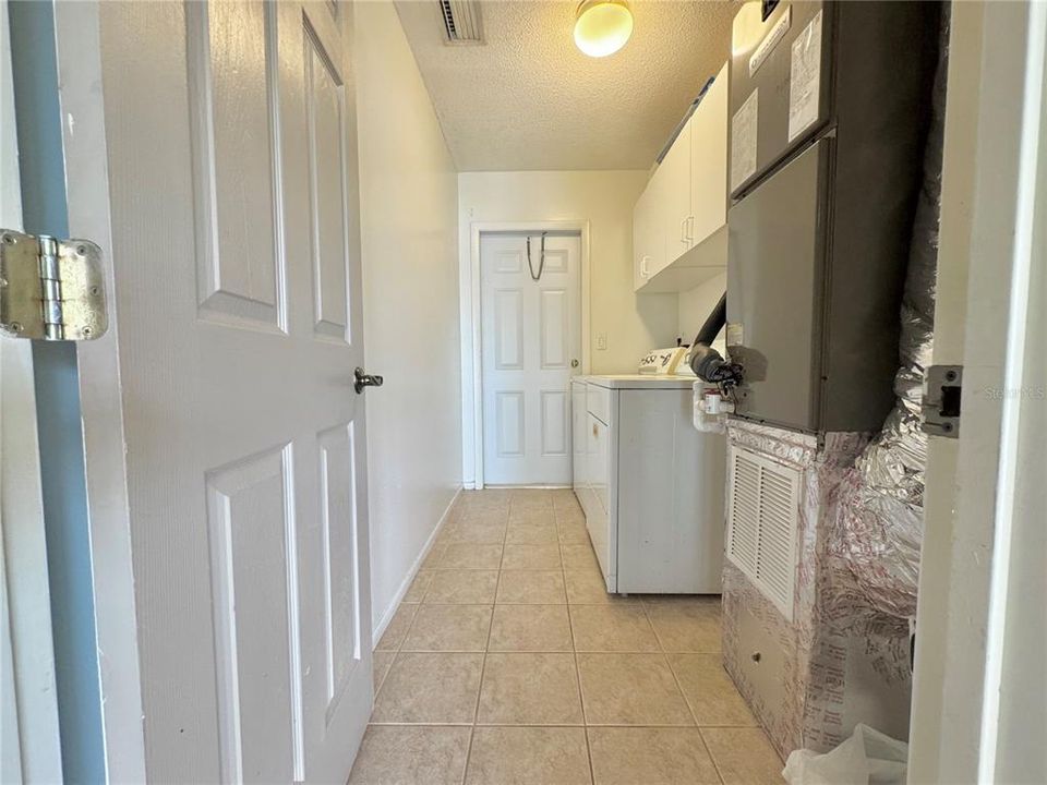 For Sale: $175,000 (2 beds, 1 baths, 912 Square Feet)