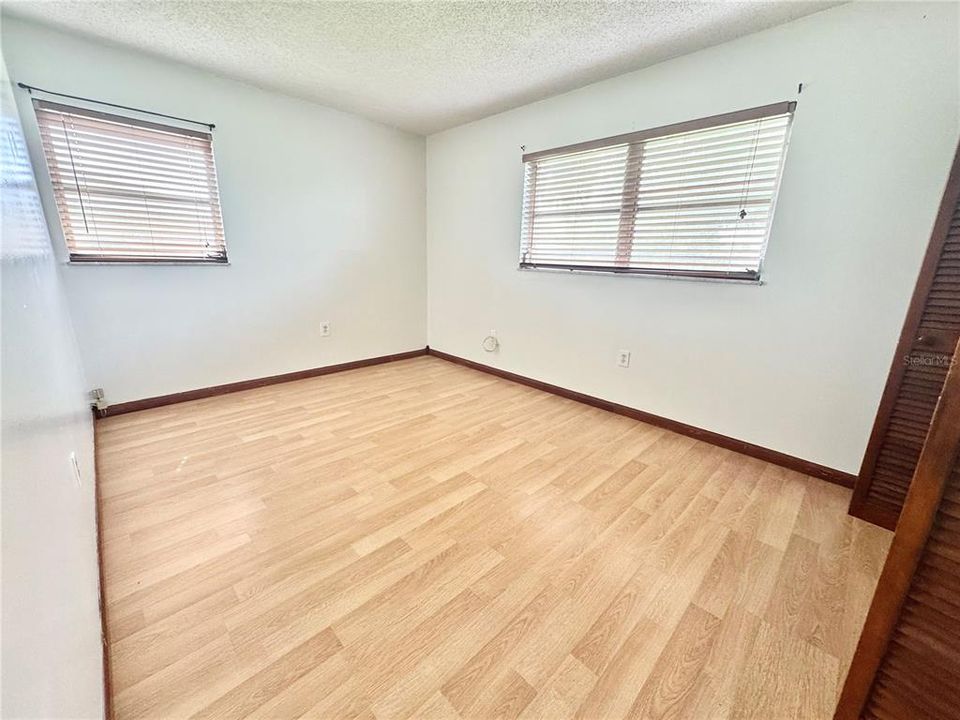 For Sale: $175,000 (2 beds, 1 baths, 912 Square Feet)