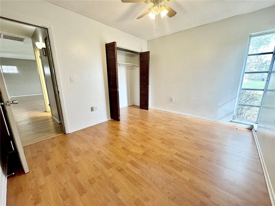 For Sale: $175,000 (2 beds, 1 baths, 912 Square Feet)