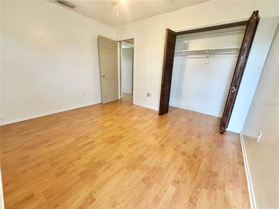 For Sale: $175,000 (2 beds, 1 baths, 912 Square Feet)