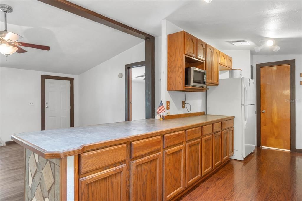 For Sale: $339,000 (2 beds, 2 baths, 960 Square Feet)