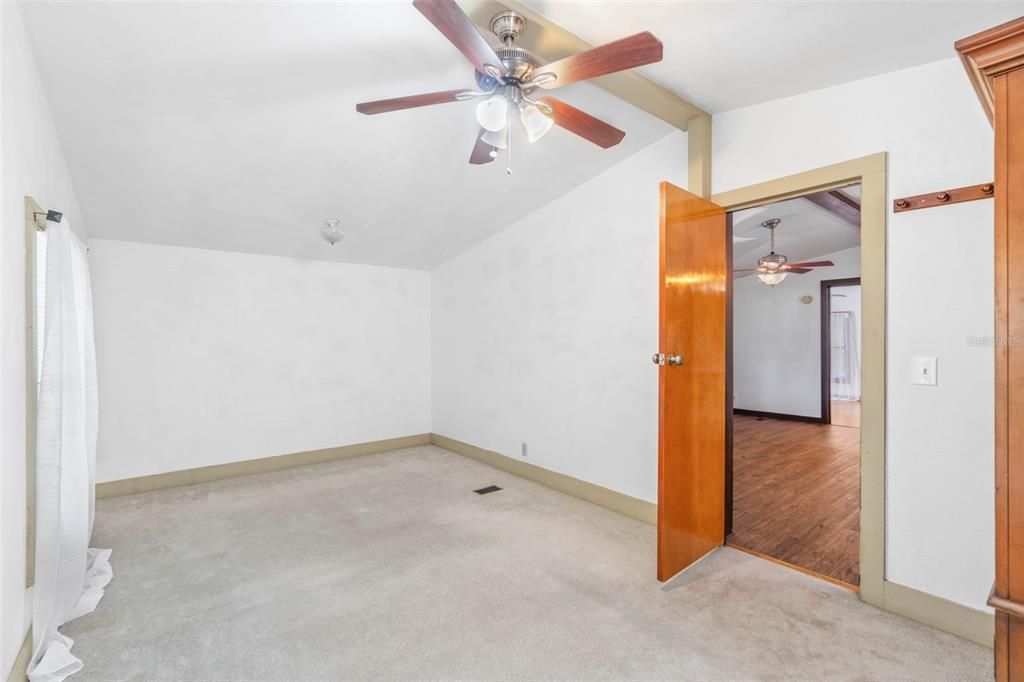 For Sale: $339,000 (2 beds, 2 baths, 960 Square Feet)