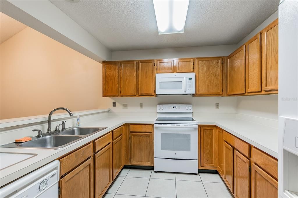 For Rent: $2,200 (3 beds, 2 baths, 1660 Square Feet)