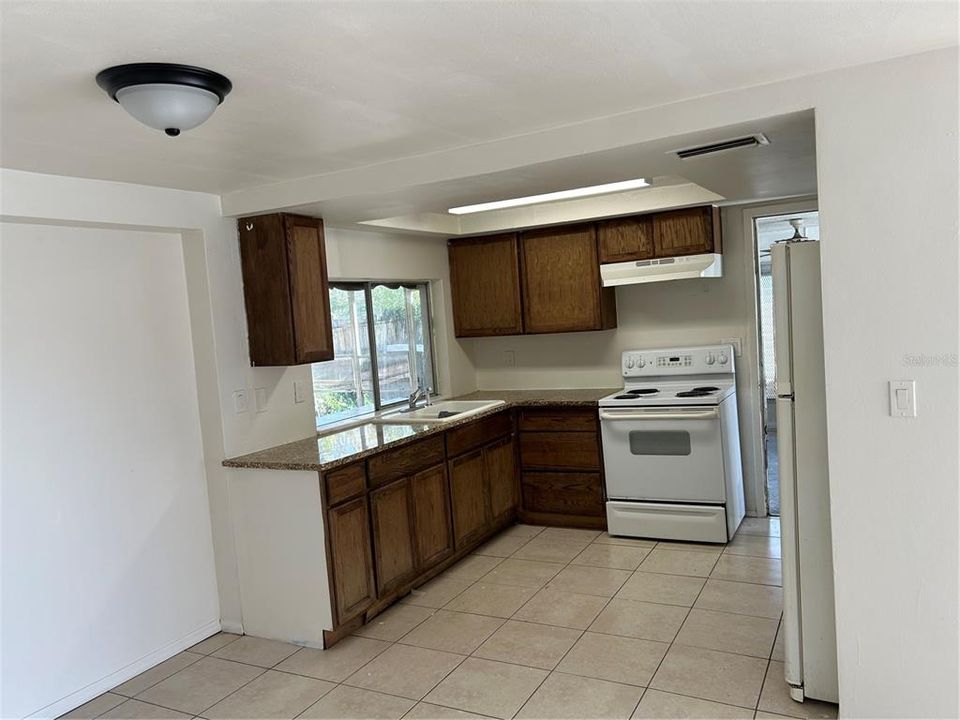 For Rent: $1,650 (2 beds, 1 baths, 1068 Square Feet)