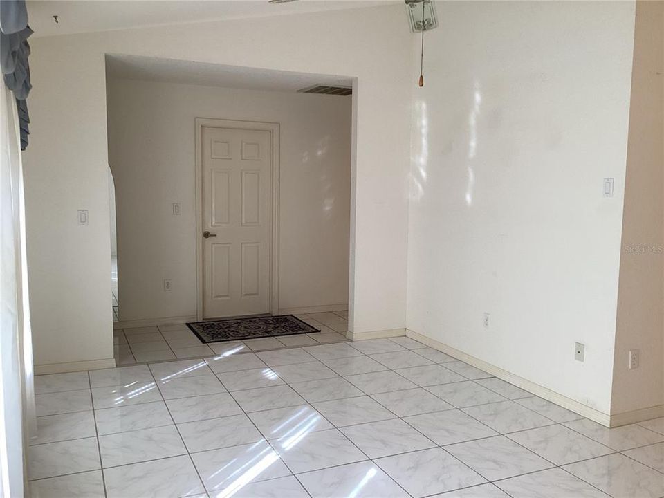 For Sale: $255,000 (3 beds, 2 baths, 1395 Square Feet)