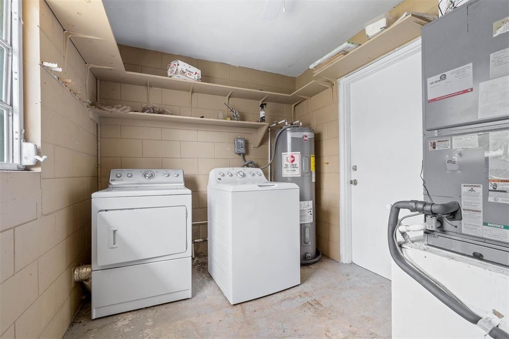 Active With Contract: $575,000 (3 beds, 0 baths, 2052 Square Feet)