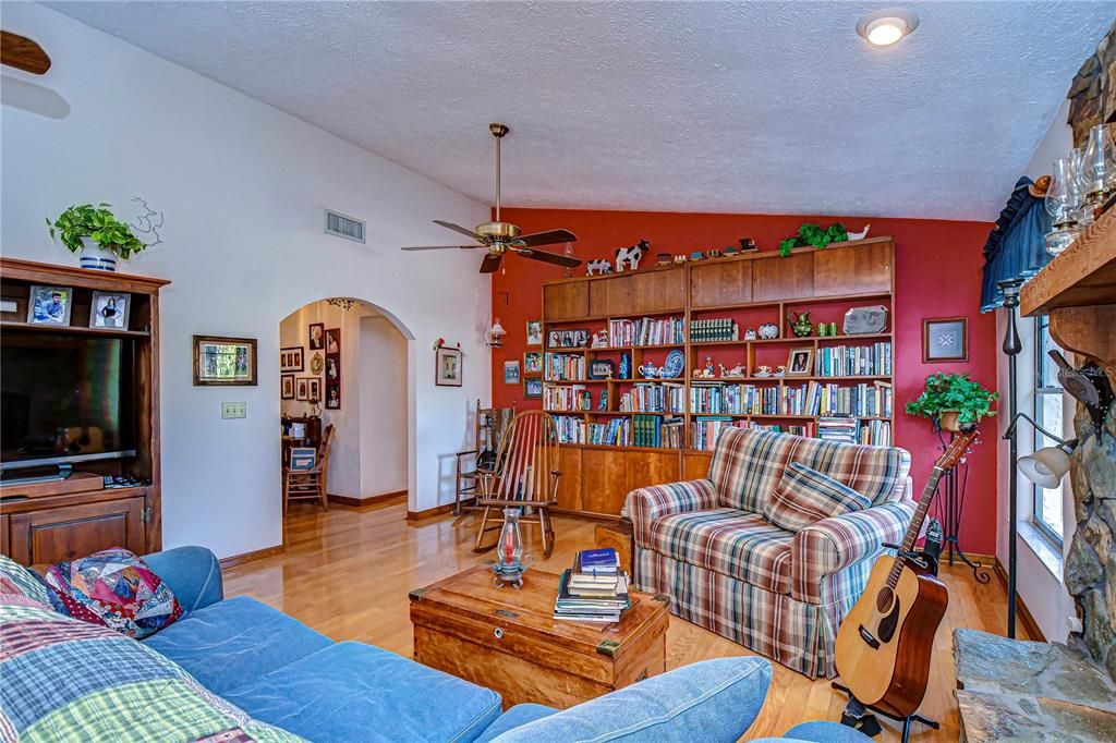 Vaulted ceilings!