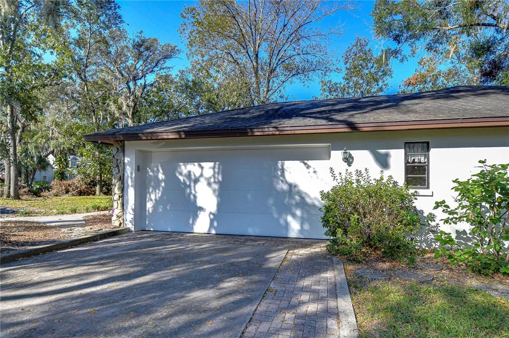 Side entry garage!