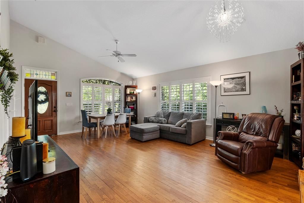 Great room dining area combo