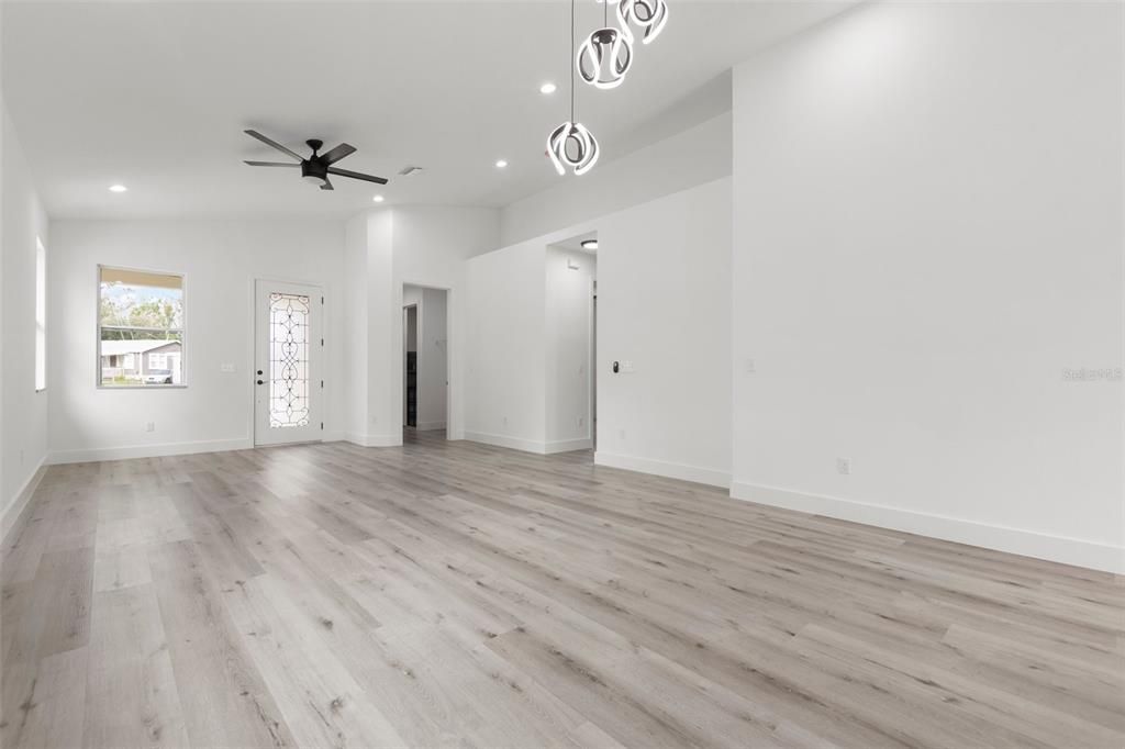 For Sale: $539,000 (2 beds, 1 baths, 1577 Square Feet)