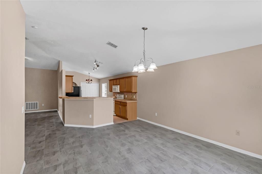 For Sale: $372,000 (3 beds, 2 baths, 1624 Square Feet)