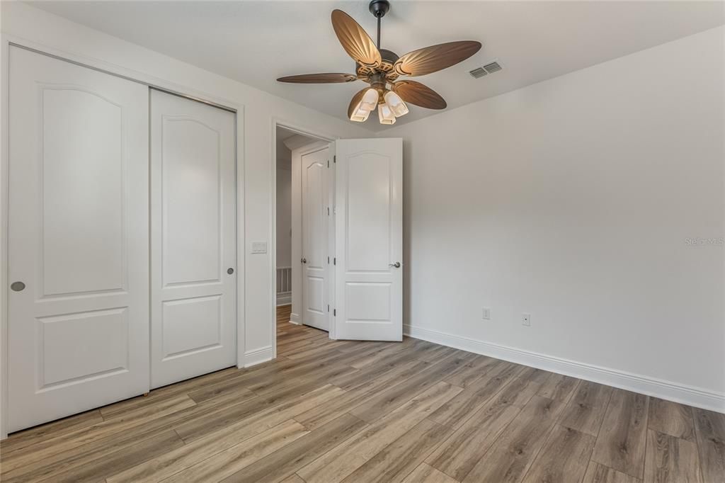 Bedroom 4 with built-in closet