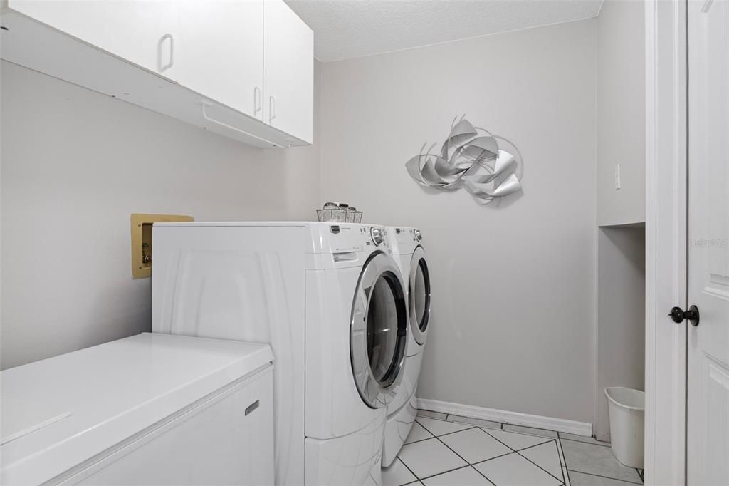 For Sale: $419,900 (3 beds, 2 baths, 1932 Square Feet)