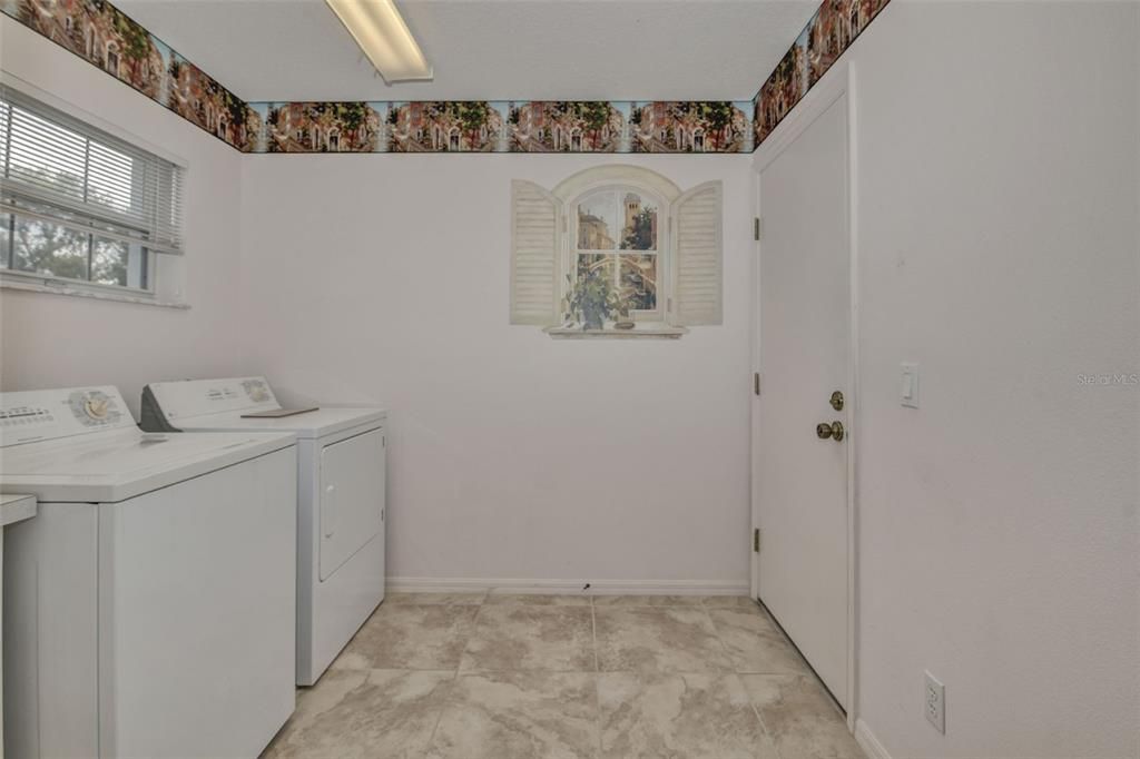 For Sale: $335,000 (2 beds, 2 baths, 2027 Square Feet)