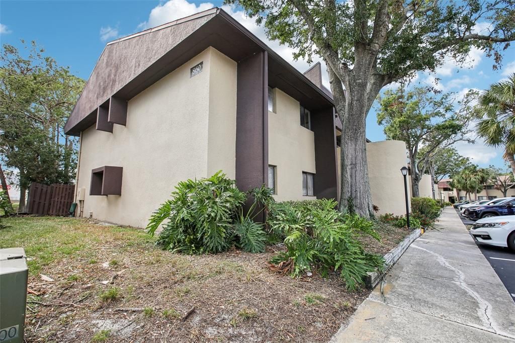 Active With Contract: $199,900 (3 beds, 2 baths, 1180 Square Feet)