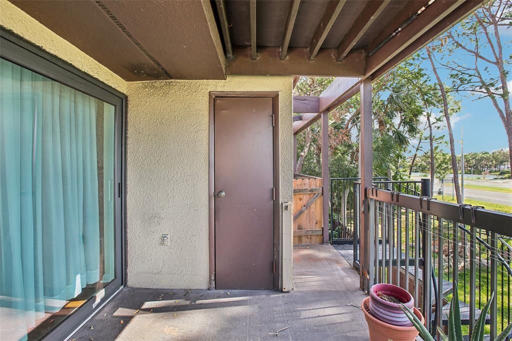 Active With Contract: $199,900 (3 beds, 2 baths, 1180 Square Feet)