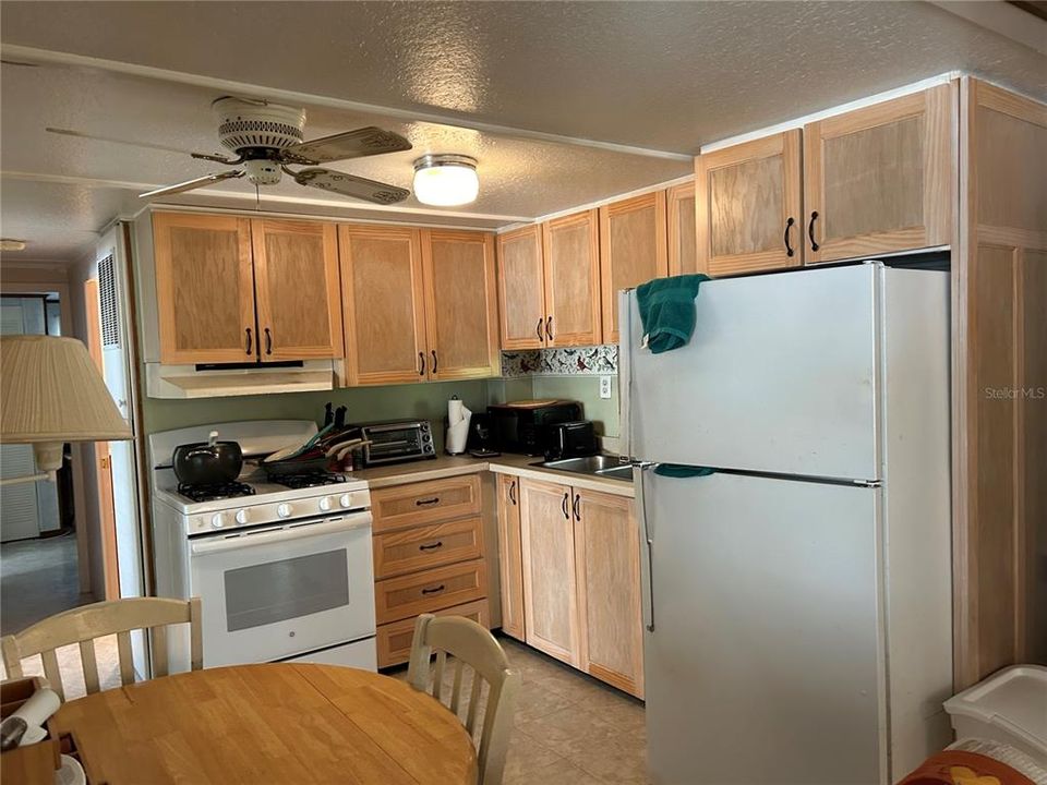 For Sale: $174,900 (3 beds, 1 baths, 890 Square Feet)