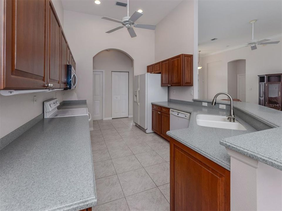 For Sale: $545,332 (3 beds, 2 baths, 2038 Square Feet)