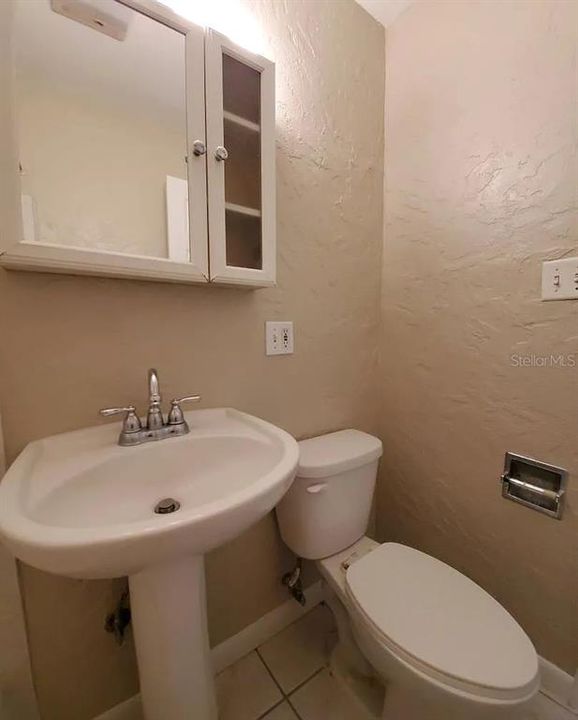 For Rent: $1,695 (2 beds, 1 baths, 718 Square Feet)