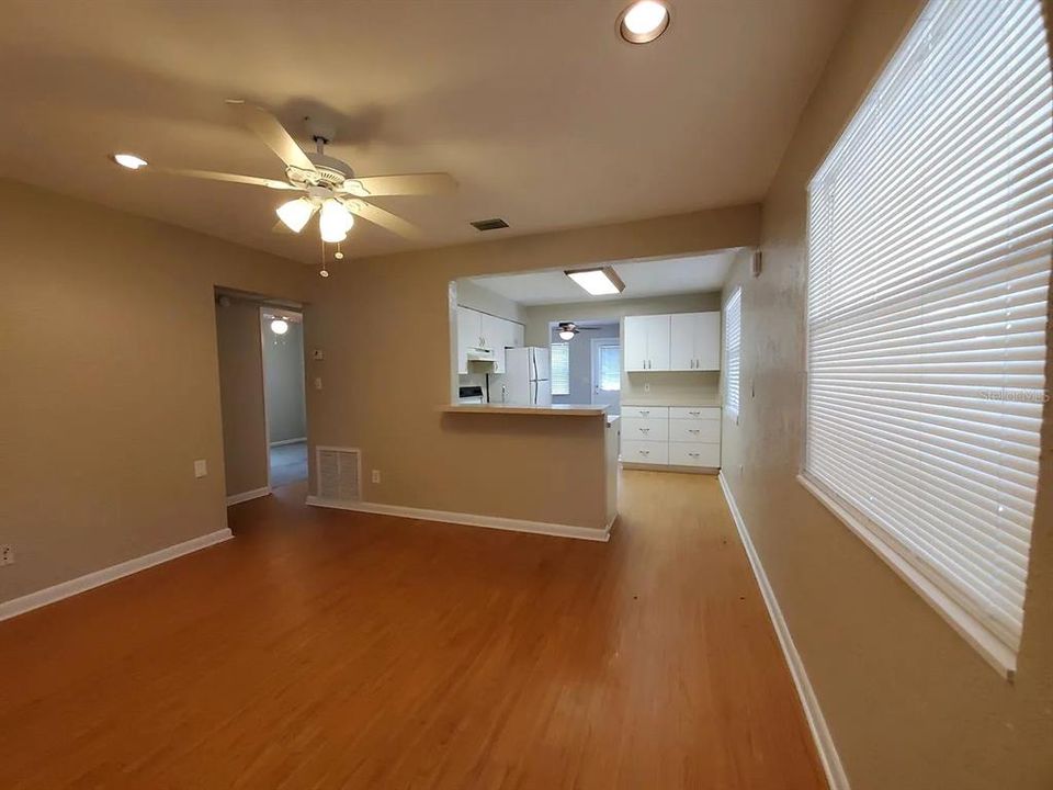 For Rent: $1,695 (2 beds, 1 baths, 718 Square Feet)