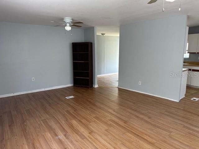 For Sale: $199,900 (2 beds, 2 baths, 1152 Square Feet)