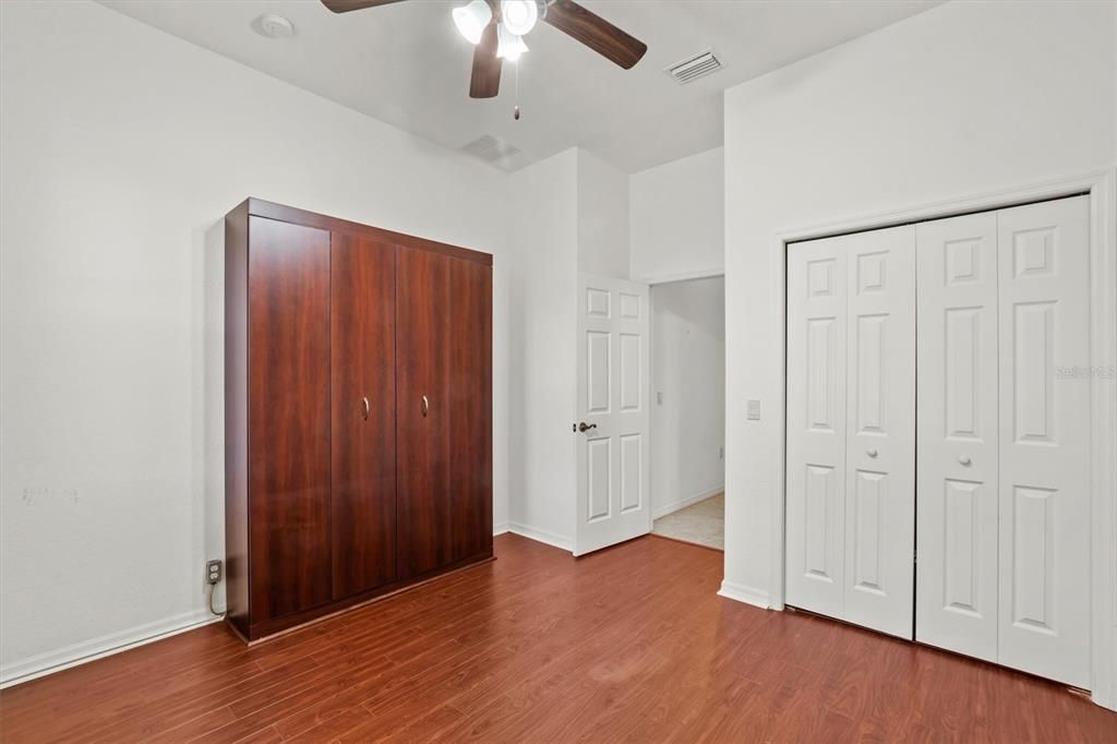 Bedroom 3 pic 1, with Murphy Bed