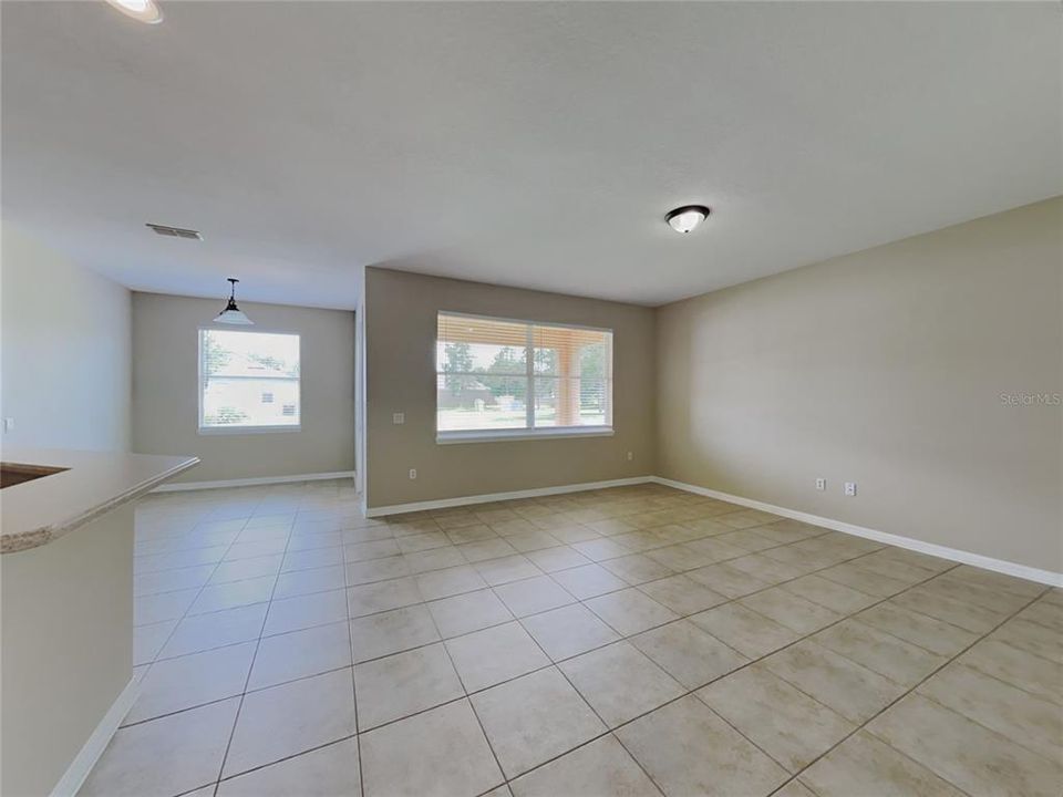 For Rent: $2,099 (4 beds, 2 baths, 2393 Square Feet)