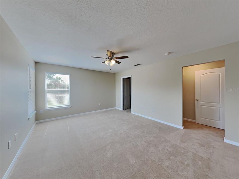 For Rent: $2,099 (4 beds, 2 baths, 2393 Square Feet)