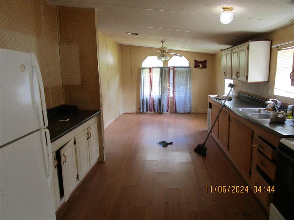 For Sale: $139,900 (3 beds, 2 baths, 1300 Square Feet)