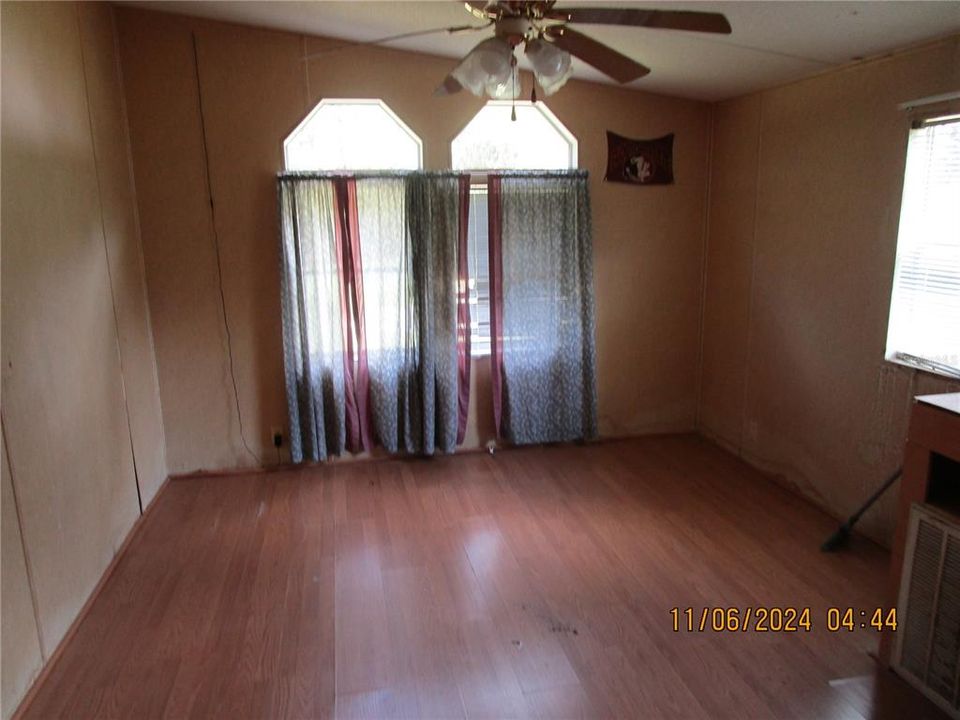 For Sale: $139,900 (3 beds, 2 baths, 1300 Square Feet)