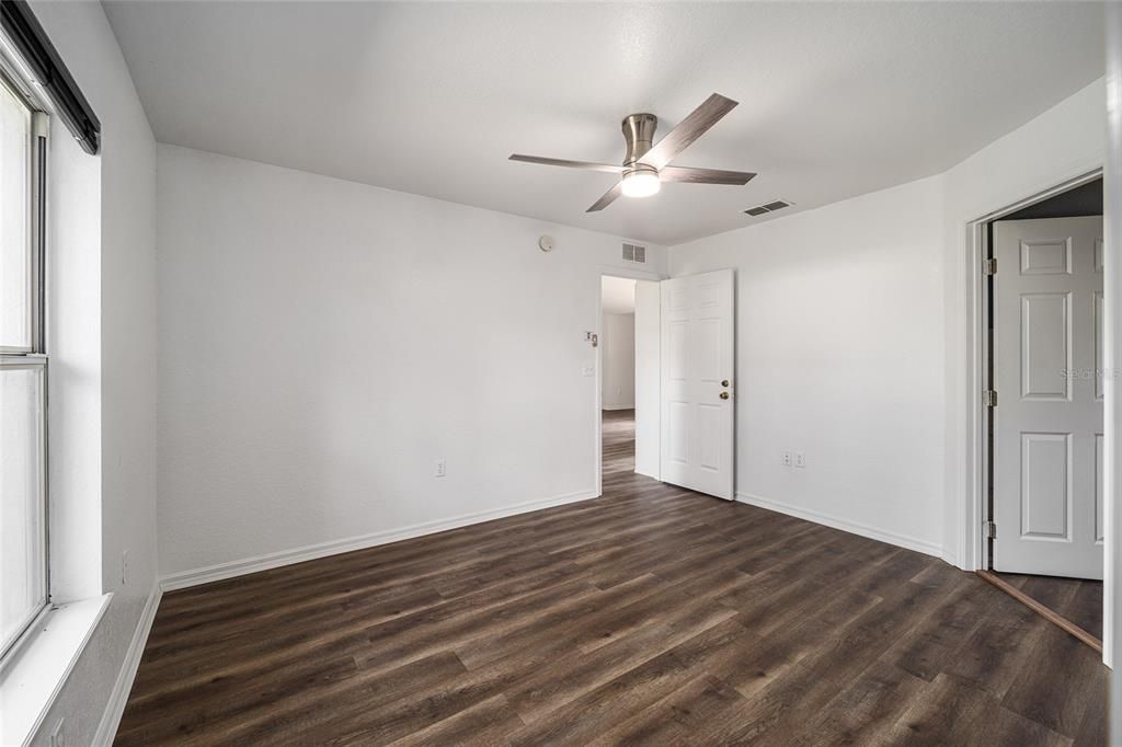 For Sale: $285,500 (3 beds, 2 baths, 1721 Square Feet)