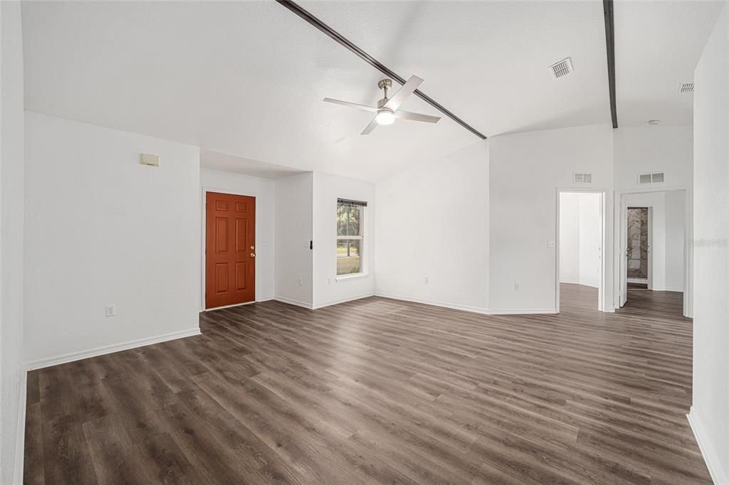 For Sale: $285,500 (3 beds, 2 baths, 1721 Square Feet)