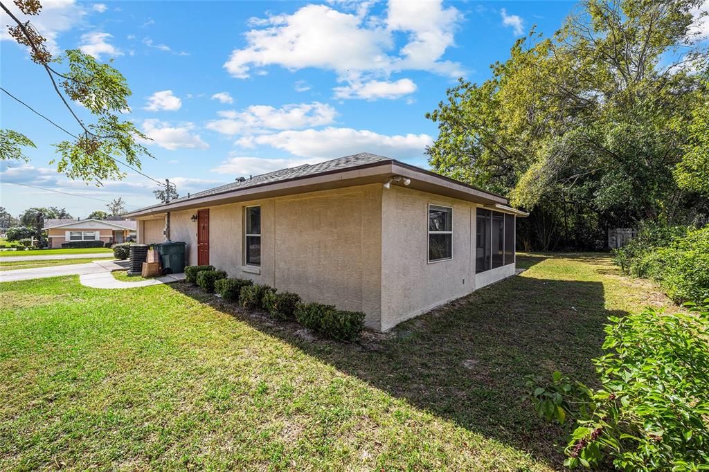 For Sale: $285,500 (3 beds, 2 baths, 1721 Square Feet)