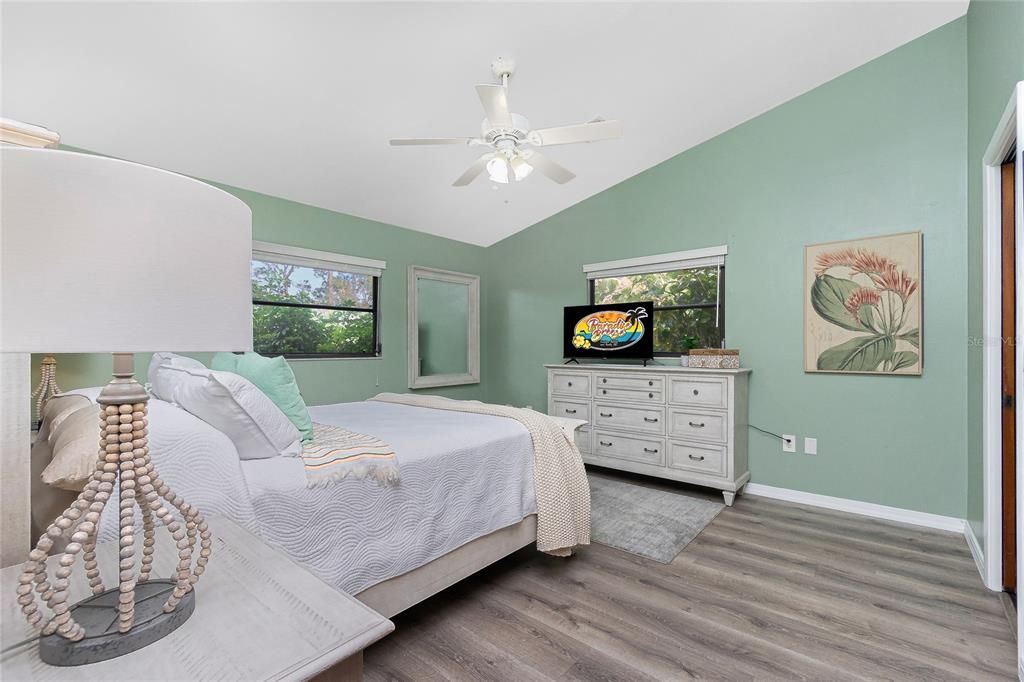 Guest Bedroom with En-Suite Bathroom