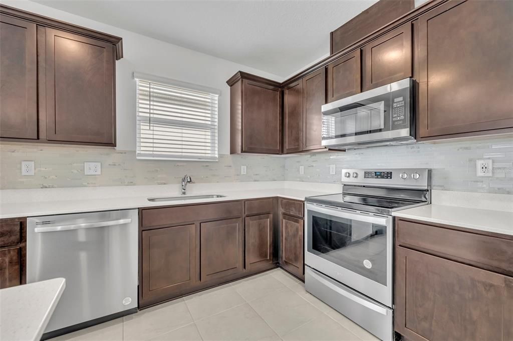 For Rent: $2,050 (3 beds, 2 baths, 1447 Square Feet)