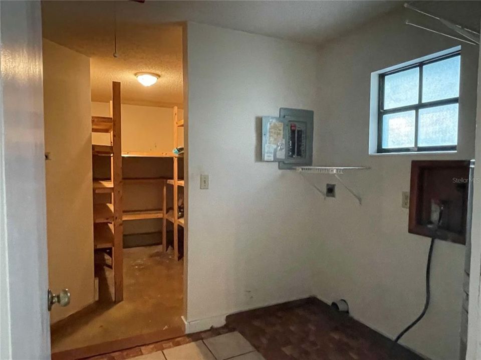 Pantry/Laundry