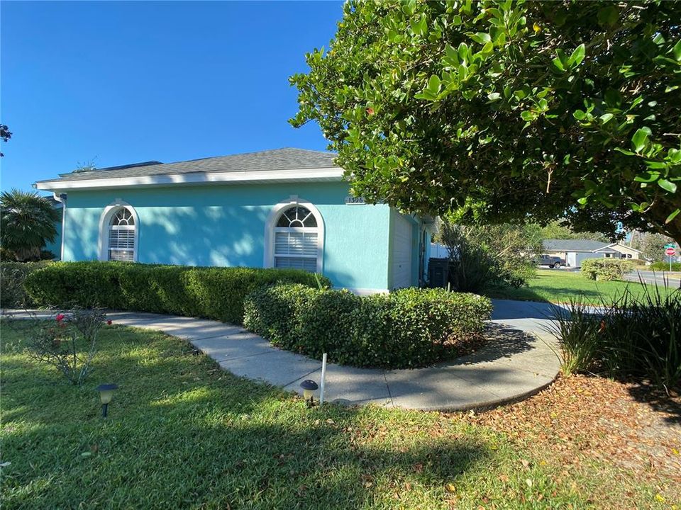 For Sale: $315,000 (3 beds, 2 baths, 1639 Square Feet)