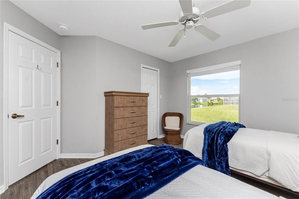 Bedroom 4 with Two Twin Beds