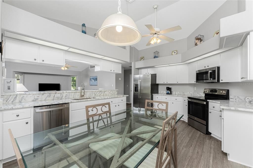 Fully Equipped Kitchen with Dining