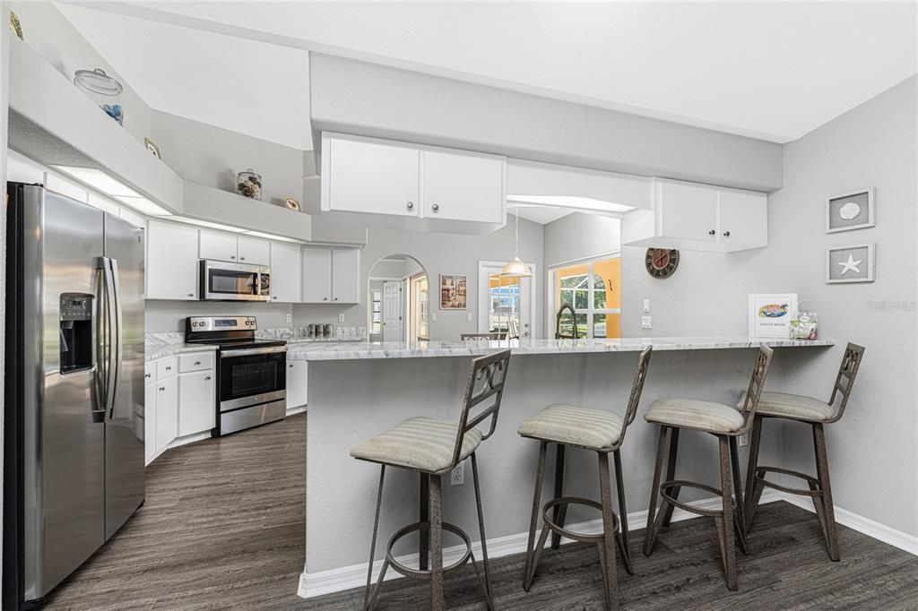 Breakfast Bar with Kitchen Stools