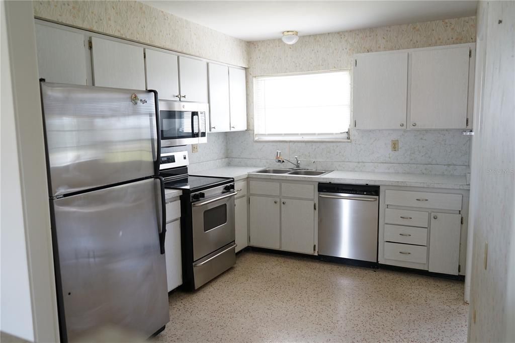 For Rent: $1,500 (2 beds, 1 baths, 1219 Square Feet)