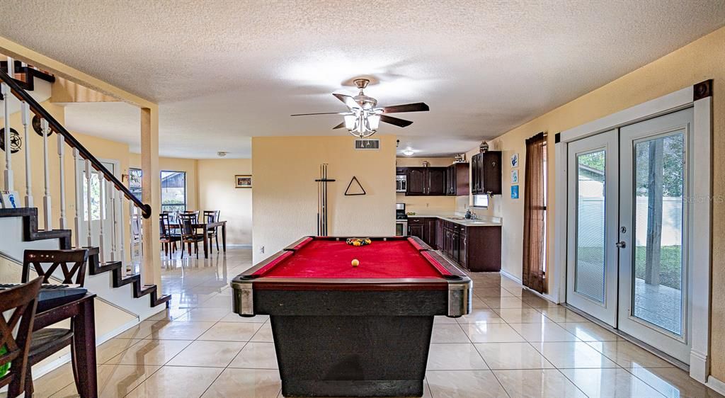 For Sale: $550,000 (5 beds, 2 baths, 2594 Square Feet)